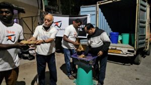 Team Sandeep Patil – Distributing Food -10