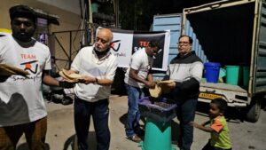 Team Sandeep Patil – Distributing Food -11