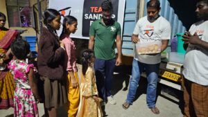 Team Sandeep Patil – Distributing Food -13