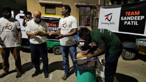 Team Sandeep Patil – Distributing Food -15