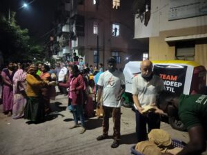Team Sandeep Patil – Distributing Food -4
