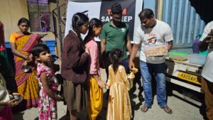 Team Sandeep Patil – Distributing Food -5